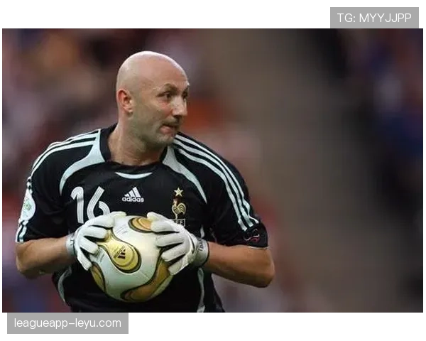 贝肯鲍尔:从绿茵之王到足球管理传奇——全景回顾其辉煌职业生涯 贝肯鲍尔:从绿茵之王到足球管理传奇——全景回顾其辉煌职业生涯