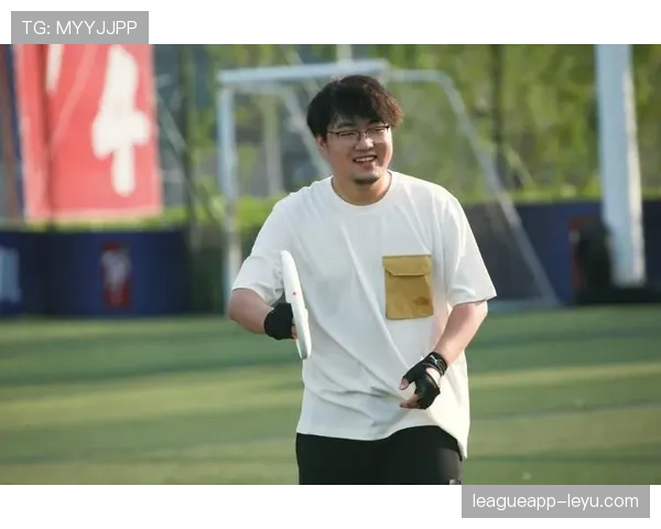 Musiala训练场专注度惊人 状态回暖备战新赛季 Musiala训练场专注度惊人 状态回暖备战新赛季