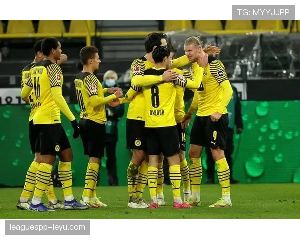 多特蒙德新赛季首战告捷，强势击败对手迎开门红