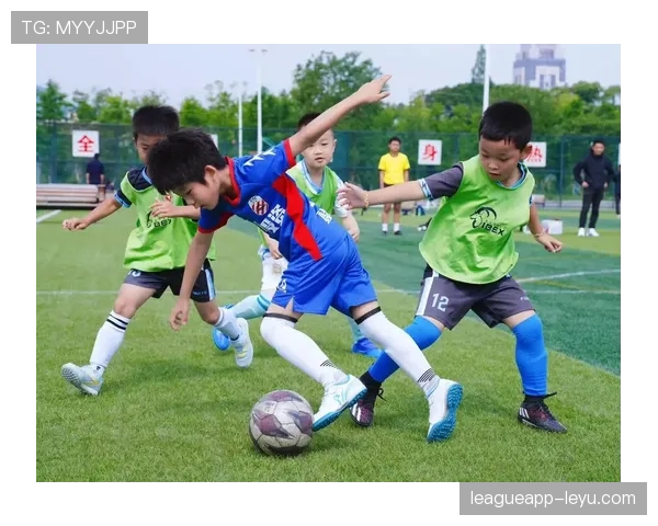 从绿茵场到日常：足球巨星鲜为人知的趣事与生活轶闻