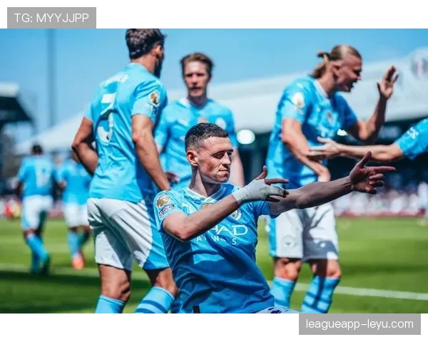 福登在瓜迪奥拉悉心调教下稳步成长，闪耀曼城成为新一代天才之星