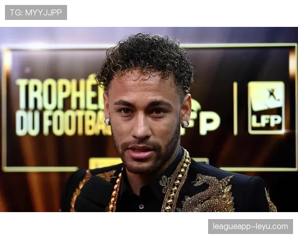 内马尔荣膺法甲最佳球员,持续展现顶级球星的实力与魅力