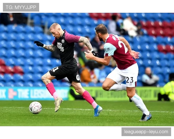 多特赛季后期状态下滑,球队稳定性承压影响联赛走势 多特赛季后期状态下滑,球队稳定性承压影响联赛走势