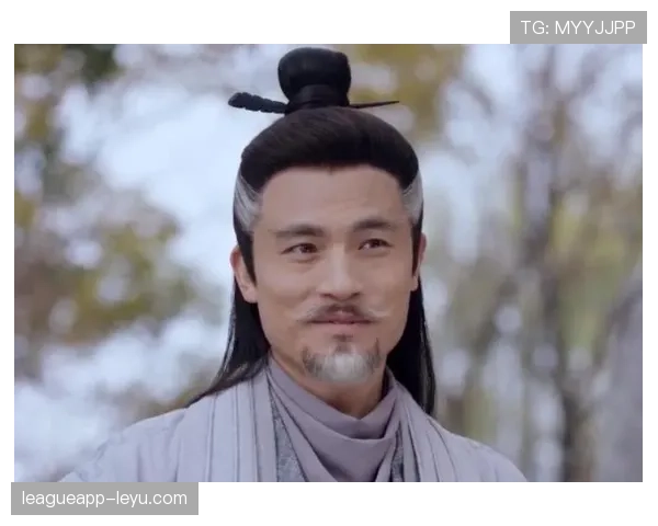 蔡赟，领奖台像电影男主，生活照像隔壁大叔，这反差笑死我