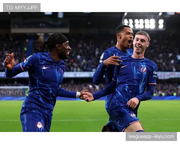 切尔西中场缺少关键连接点，组织与推进能力承压，赛季表现面临挑战