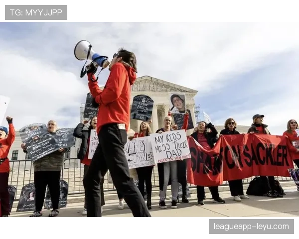 瓦伦西亚球迷抗议持续，俱乐部局势变化对稳定运行带来影响